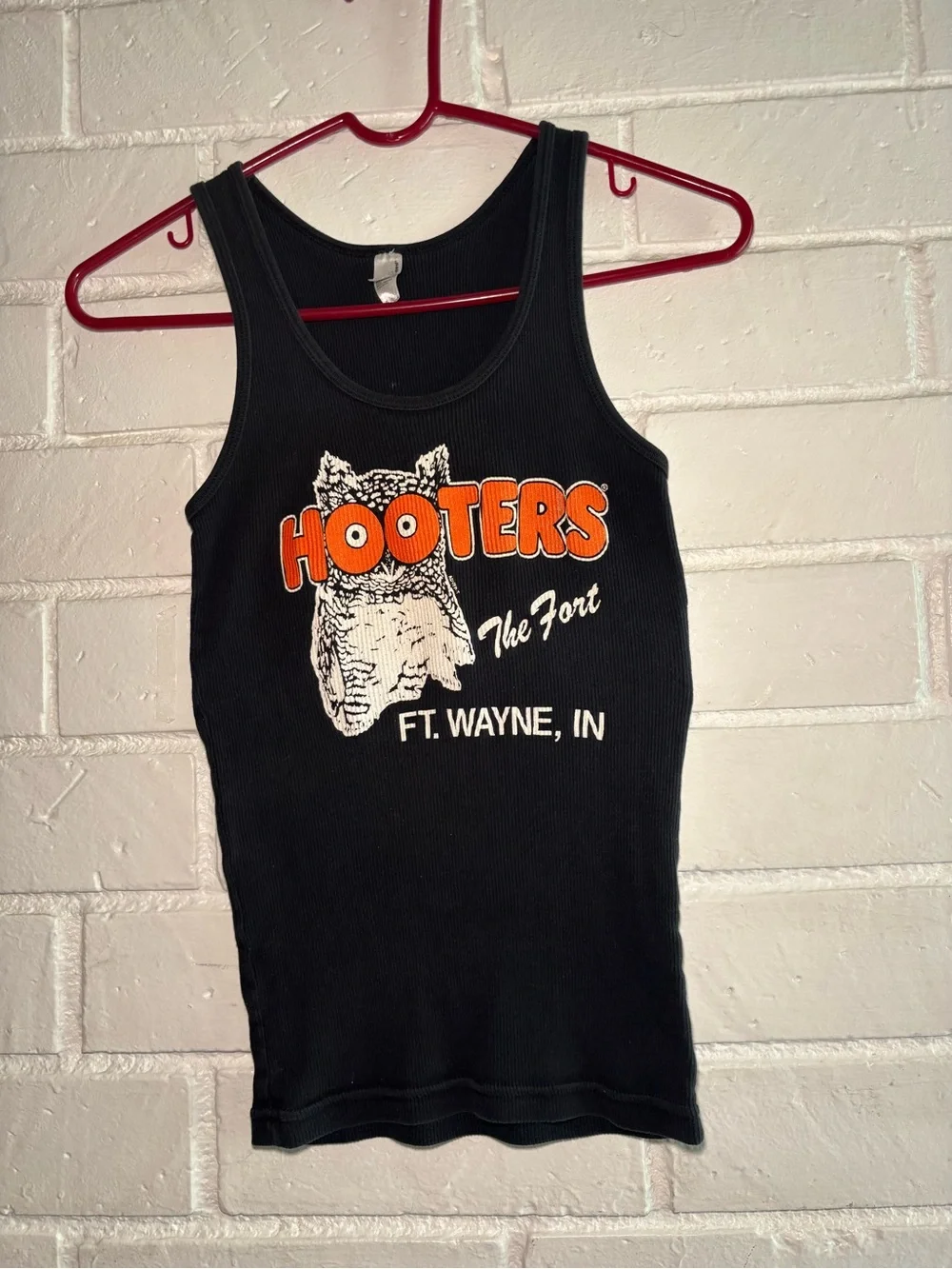 Hooters tank top